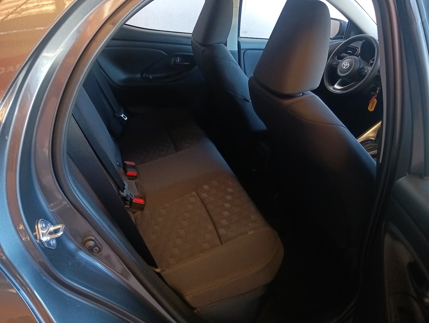TOYOTA Yaris 1.5 Active Drive e-CVT-image-11