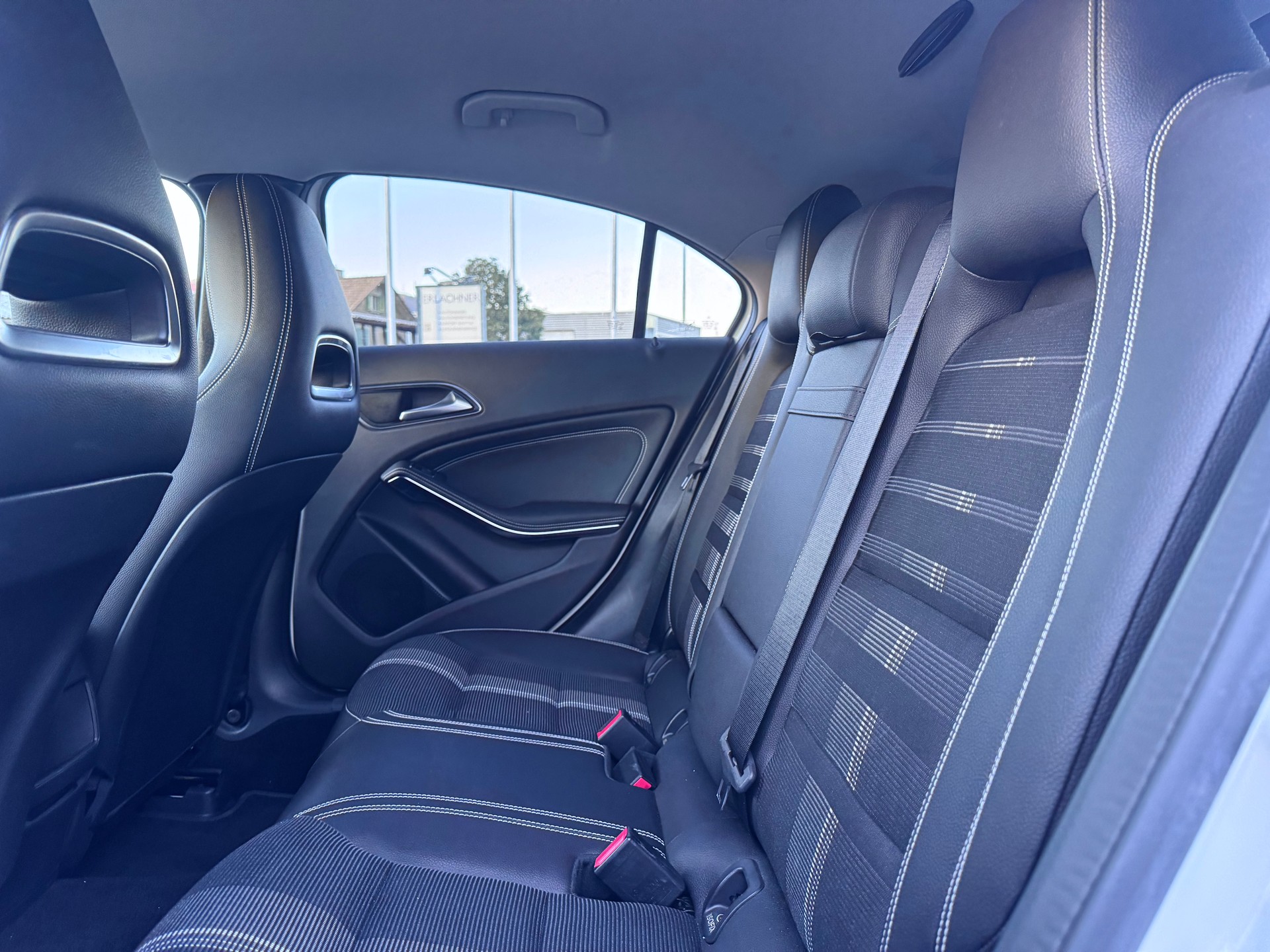 MERCEDES-BENZ A 220 Urban 4Matic 7G-DCT-image-6