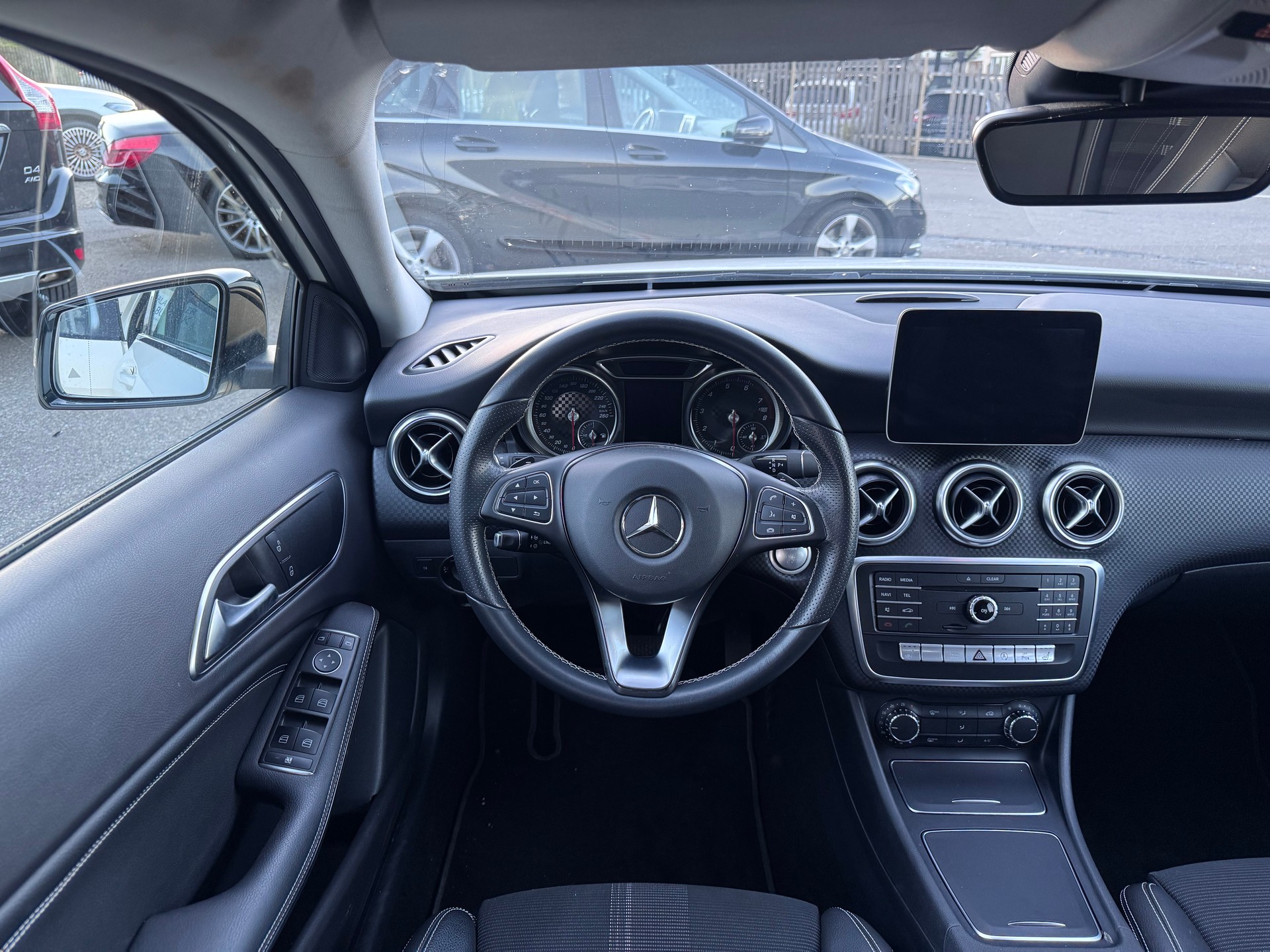 MERCEDES-BENZ A 220 Urban 4Matic 7G-DCT-image-8