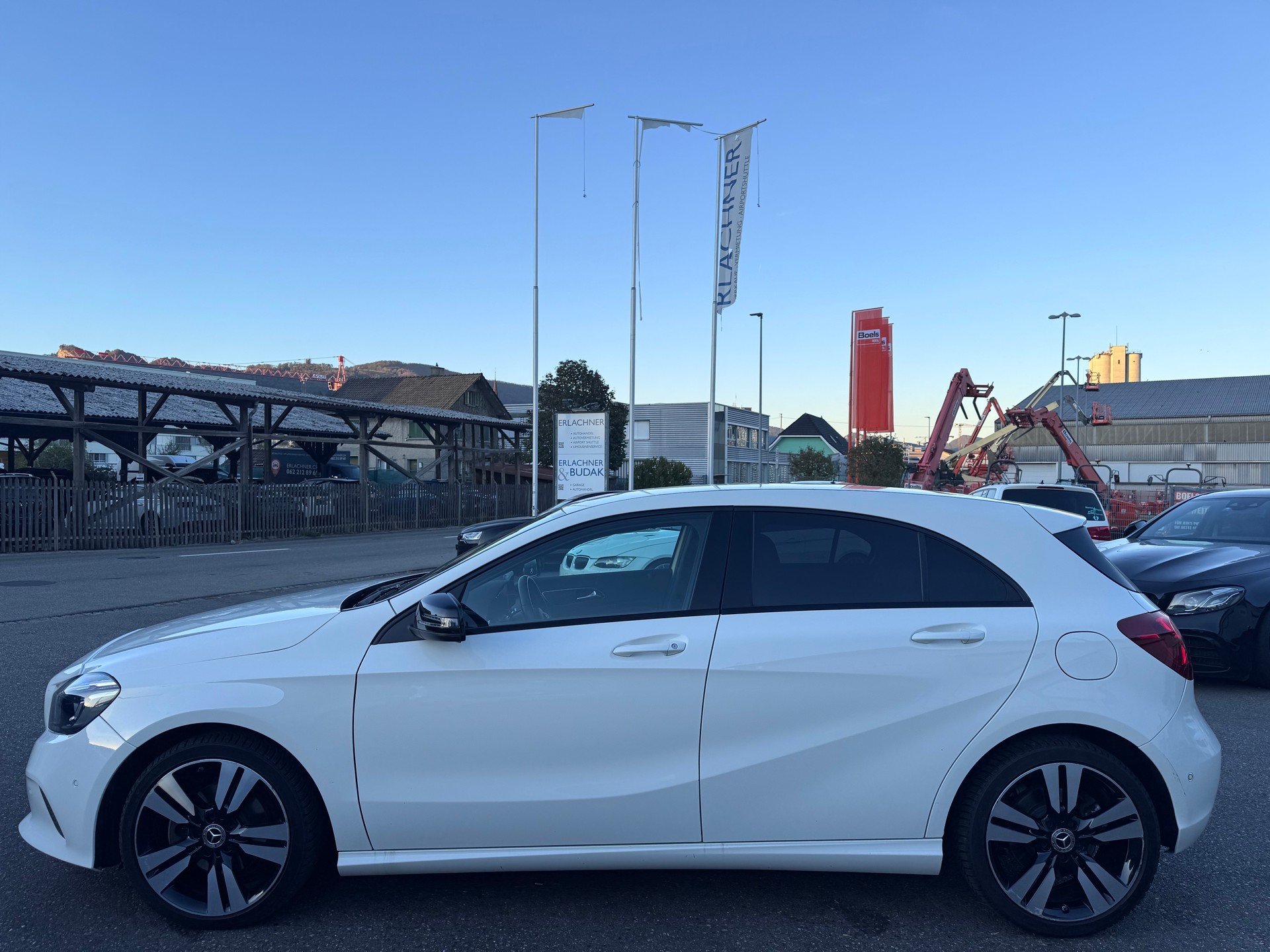 MERCEDES-BENZ A 220 Urban 4Matic 7G-DCT-image-2