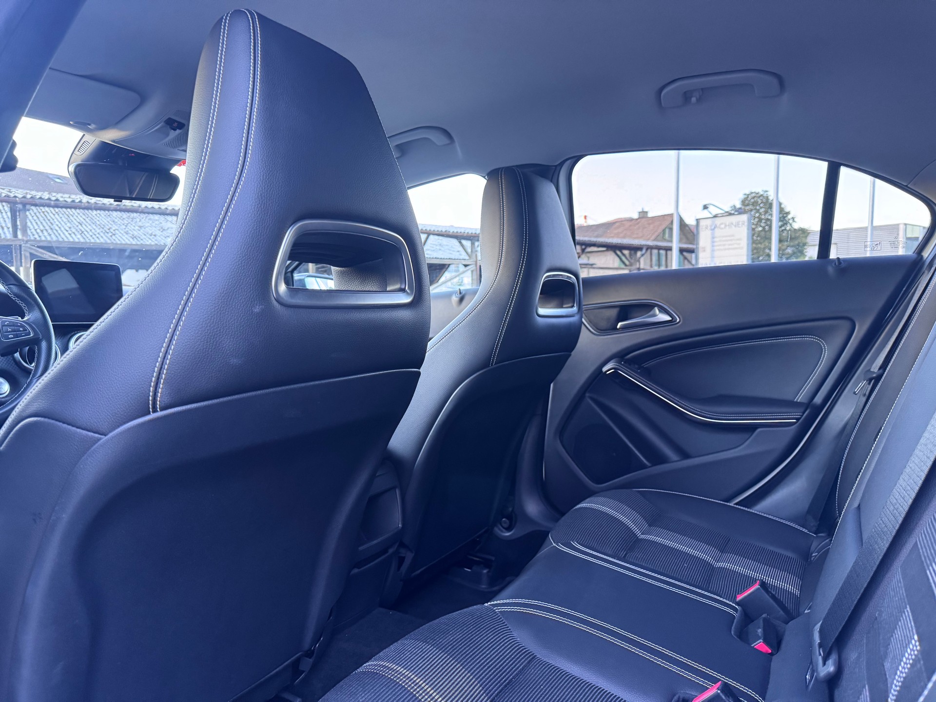 MERCEDES-BENZ A 220 Urban 4Matic 7G-DCT-image-7
