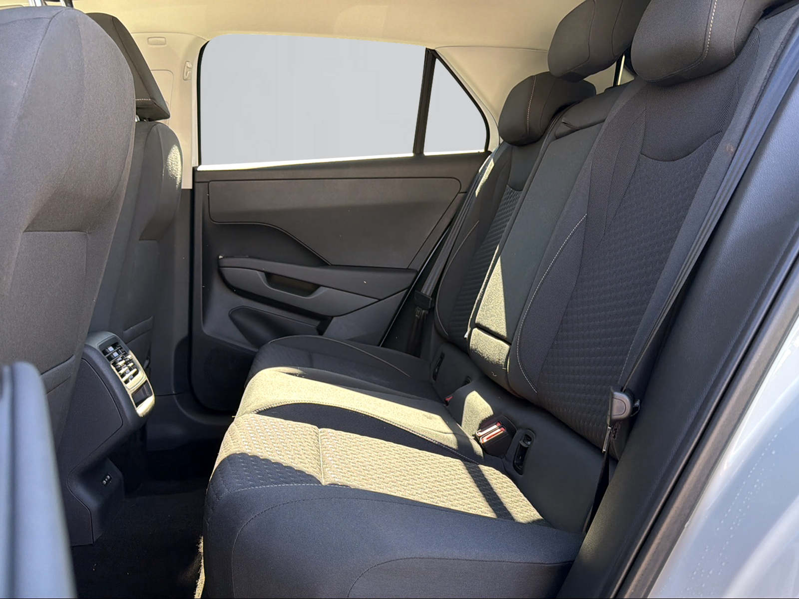 VW T-Roc 1.5 eTSI mHEV Life DSG-image-9