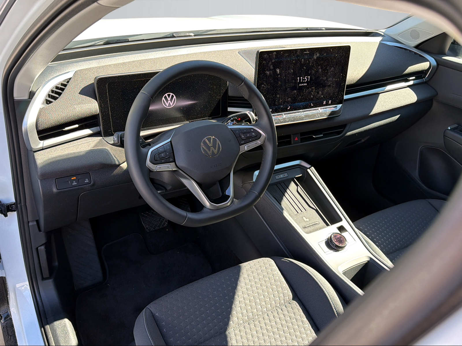 VW T-Roc 1.5 eTSI mHEV Life DSG-image-7