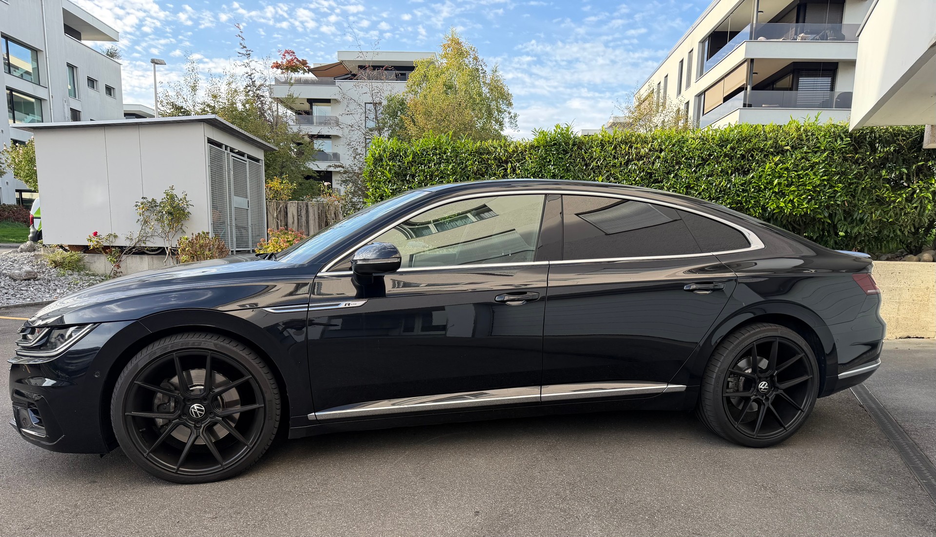 VW 2.0 TDI 240 Elegance DSG 4m-image-1