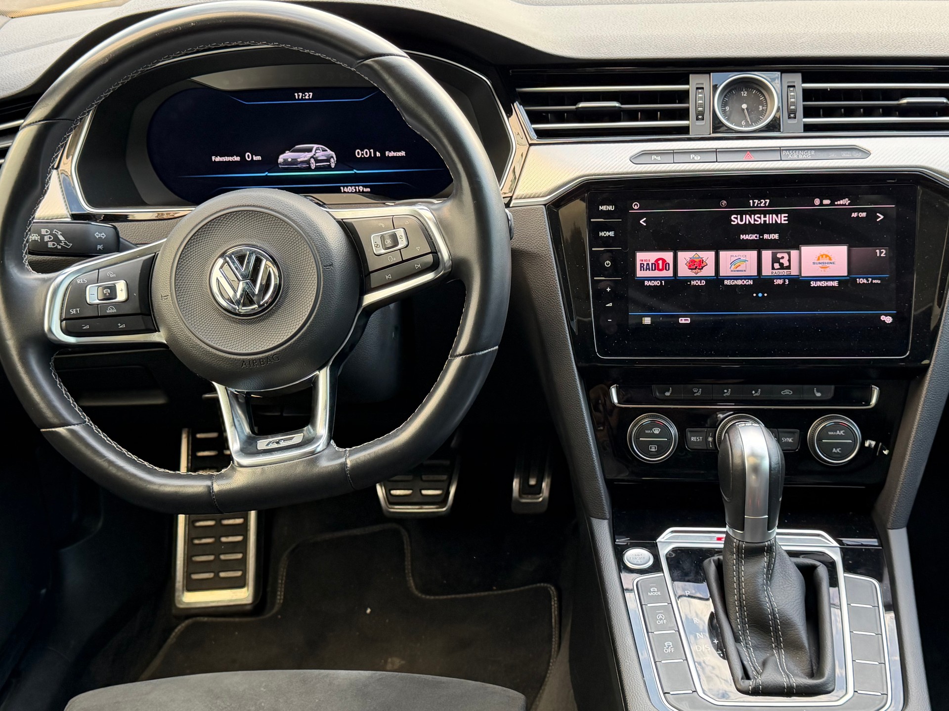 VW 2.0 TDI 240 Elegance DSG 4m-image-2