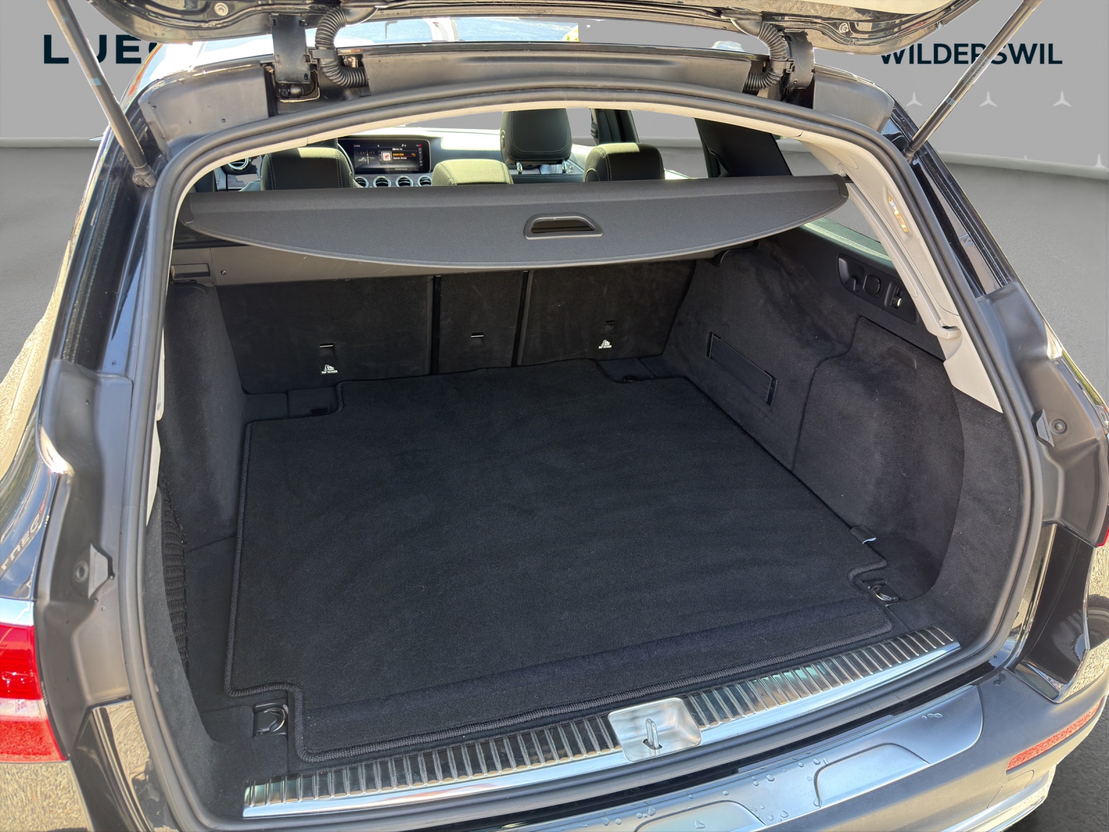 MERCEDES-BENZ E 220 d All-Terrain Avantgarde 4Matic 9G-Tronic-image-13