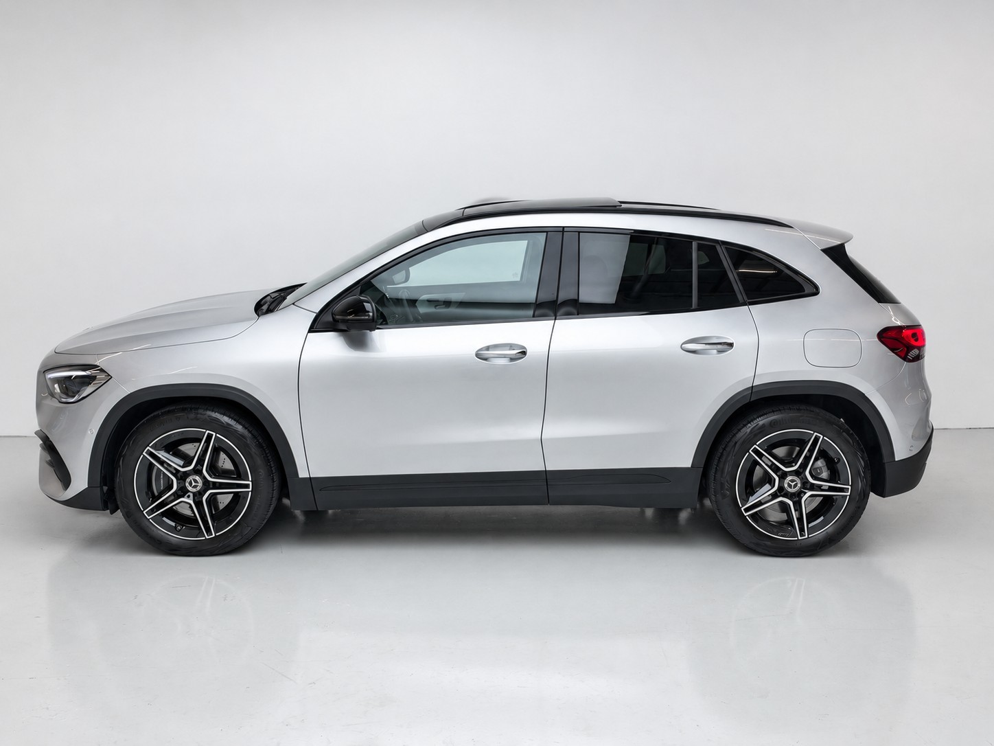 MERCEDES-BENZ GLA 250 4MATIC AMG Line (CH) | VOLLAUSSTATTUNG-image-1
