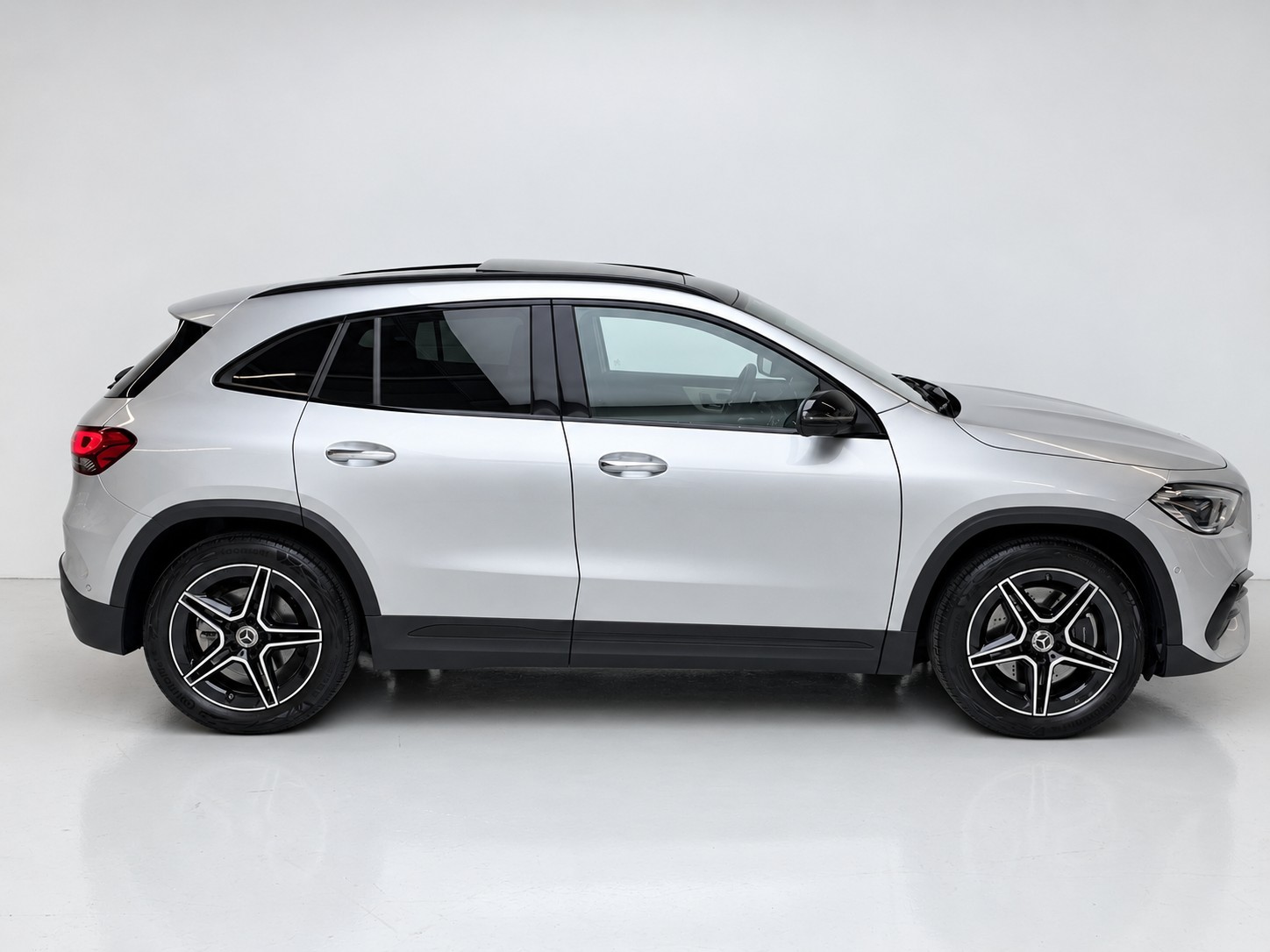 MERCEDES-BENZ GLA 250 4MATIC AMG Line (CH) | VOLLAUSSTATTUNG-image-5