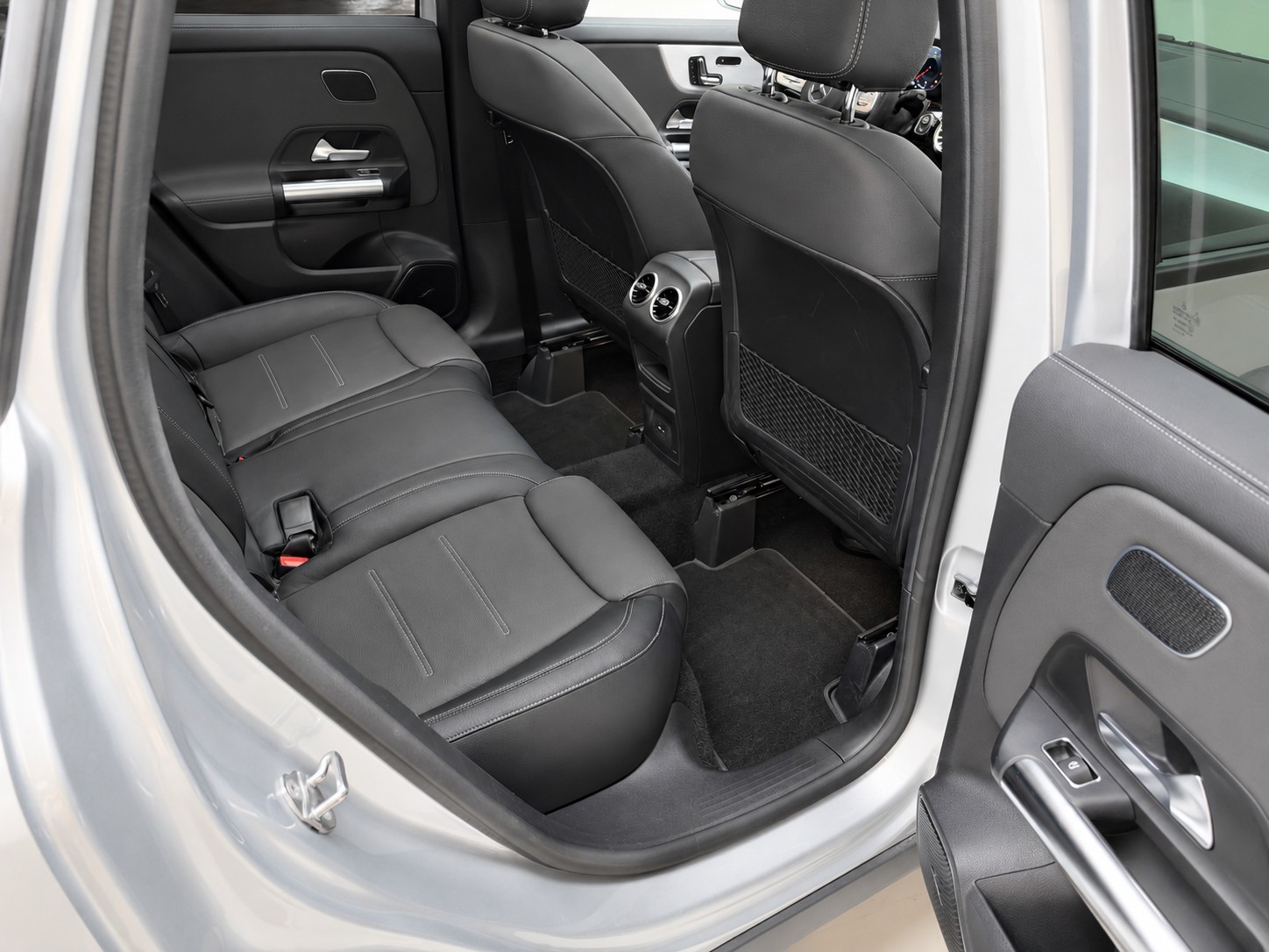 MERCEDES-BENZ GLA 250 4MATIC AMG Line (CH) | VOLLAUSSTATTUNG-image-12