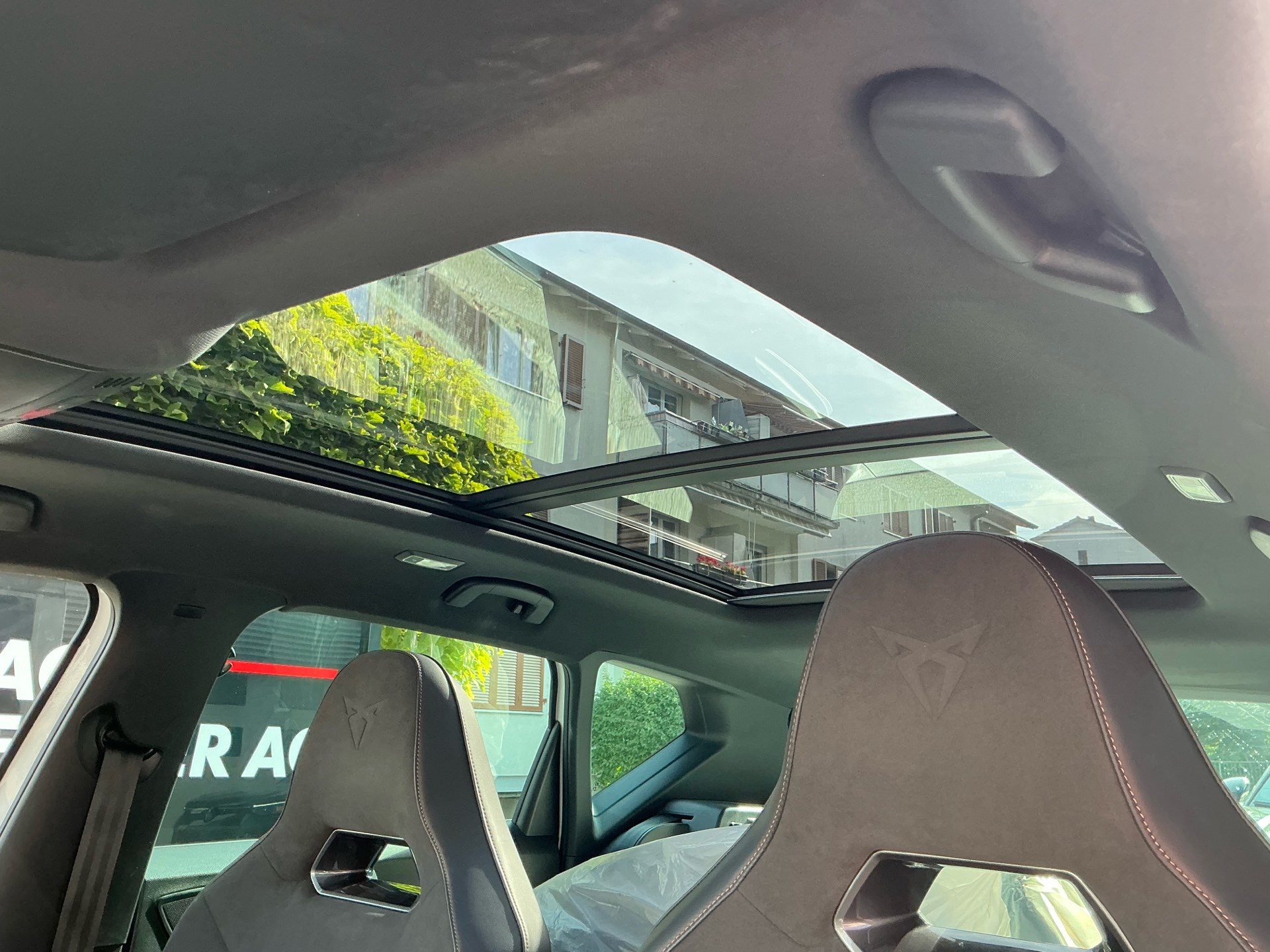 CUPRA Ateca VZ 4Drive *** PANORAMAGLASDACH & ASSISTENZPAKET ***-image-8