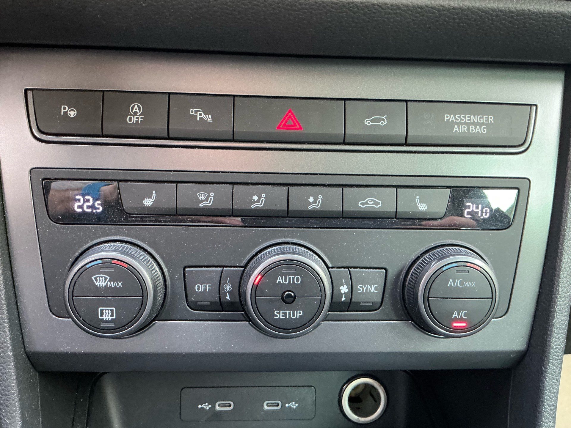 CUPRA Ateca VZ 4Drive *** PANORAMAGLASDACH & ASSISTENZPAKET ***-image-27