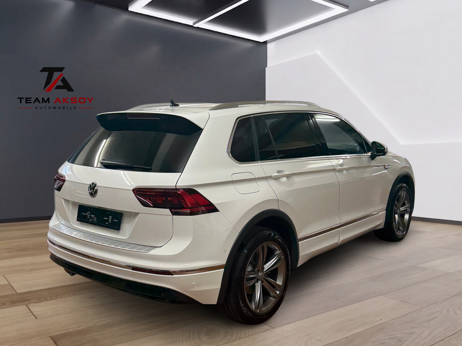 VW Tiguan 2.0 TDI SCR R-Line Highline 4Motion DSG-image-4