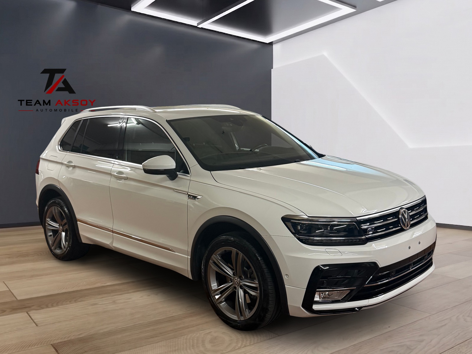 VW Tiguan 2.0 TDI SCR R-Line Highline 4Motion DSG-image-2