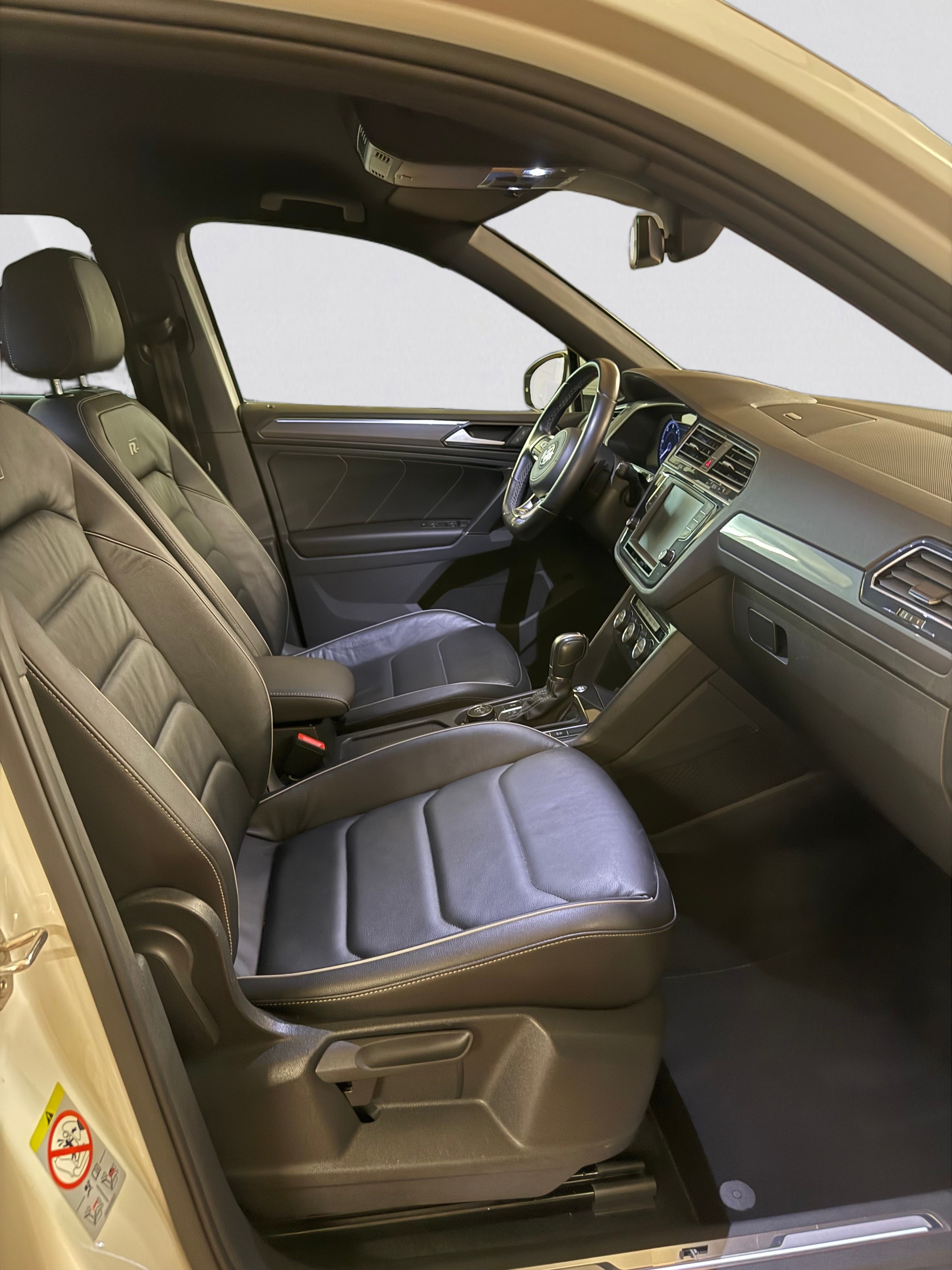 VW Tiguan 2.0 TDI SCR R-Line Highline 4Motion DSG-image-10
