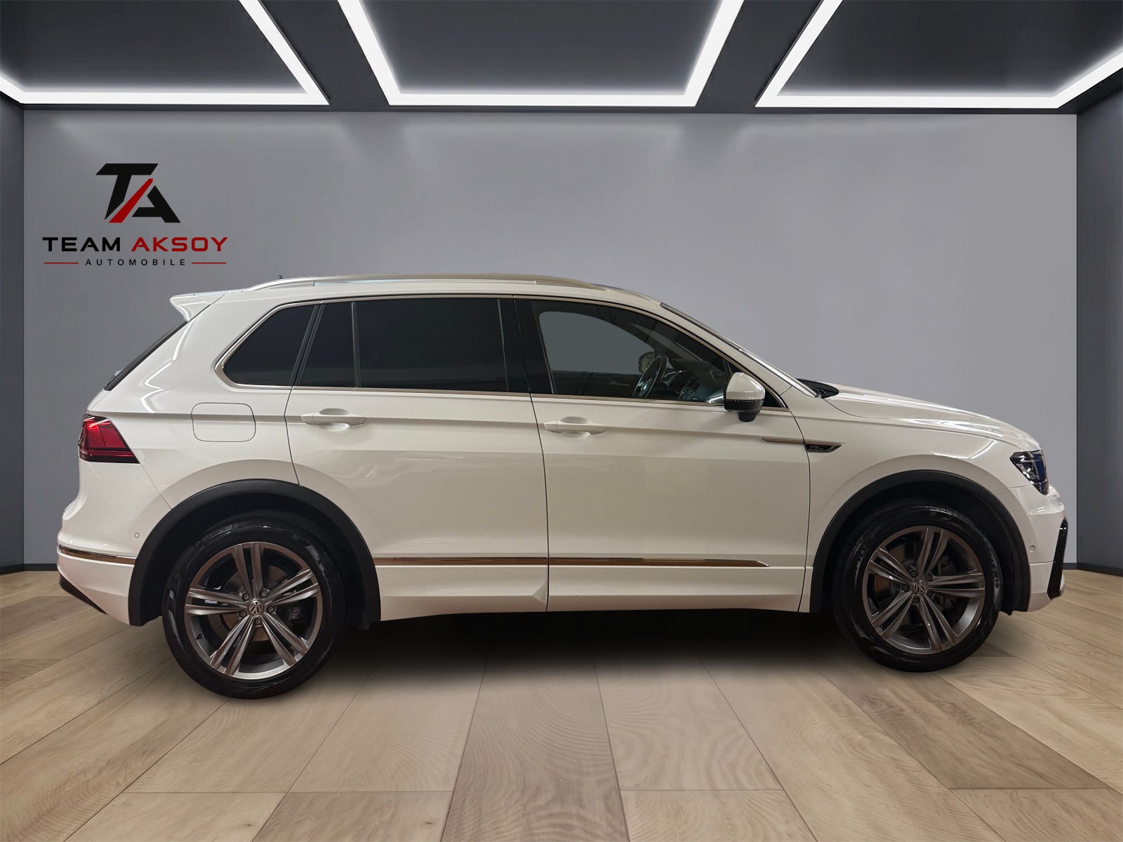 VW Tiguan 2.0 TDI SCR R-Line Highline 4Motion DSG-image-3