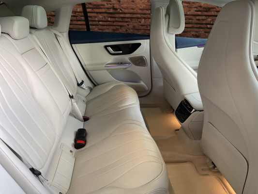 MERCEDES-BENZ EQE 300-image-12