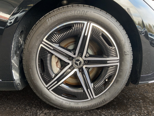MERCEDES-BENZ EQE 300-image-7