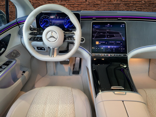 MERCEDES-BENZ EQE 300-image-9