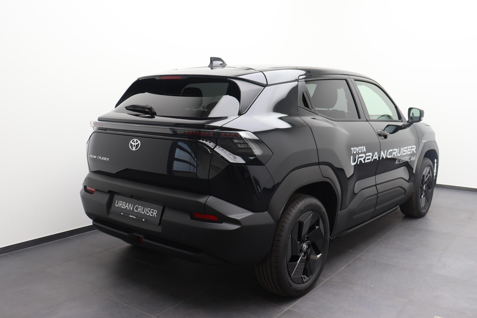 TOYOTA New Urban Cruiser Comfort-showroom-element-3