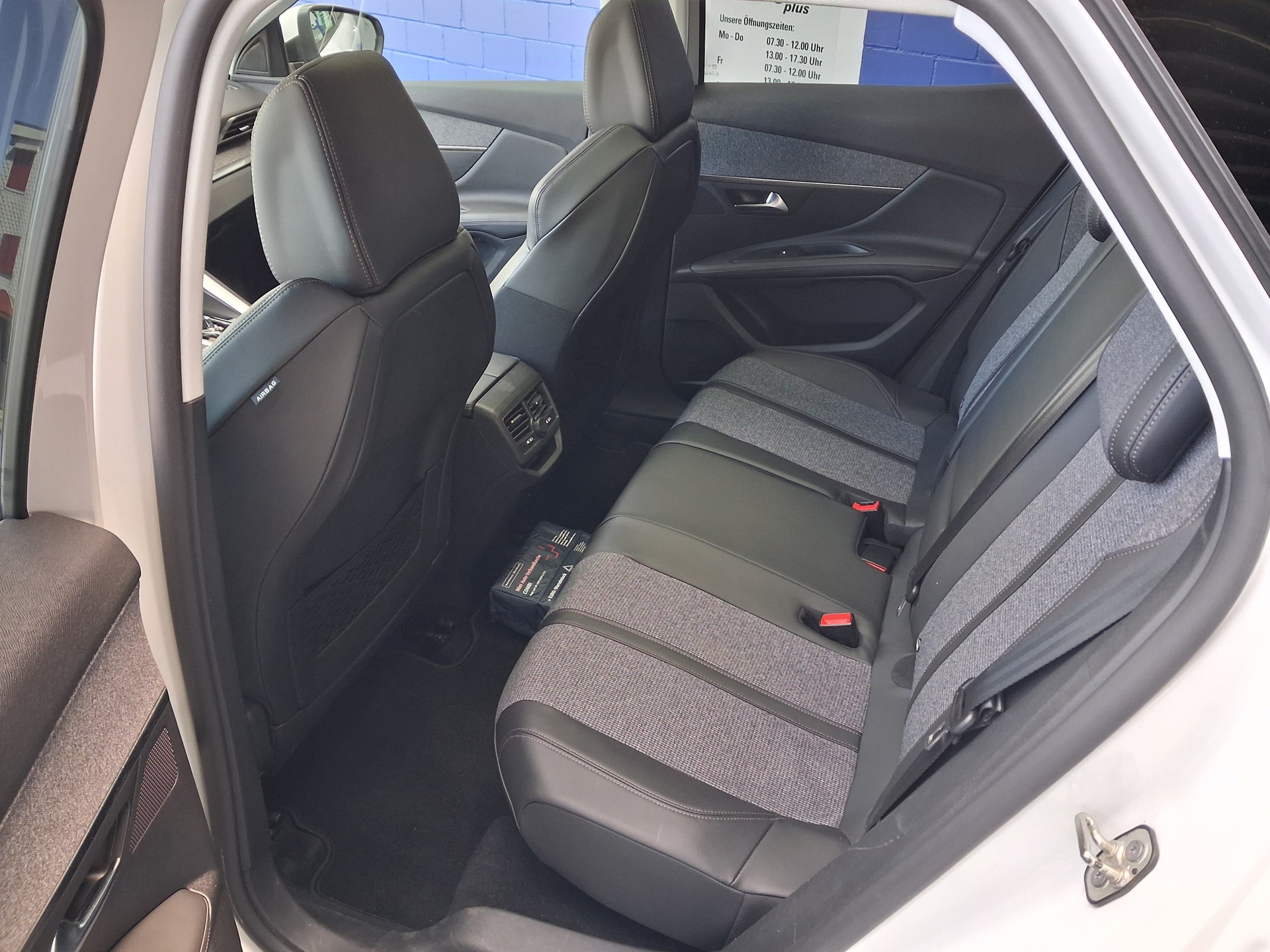 PEUGEOT 3008 1.6 THP Allure-image-8