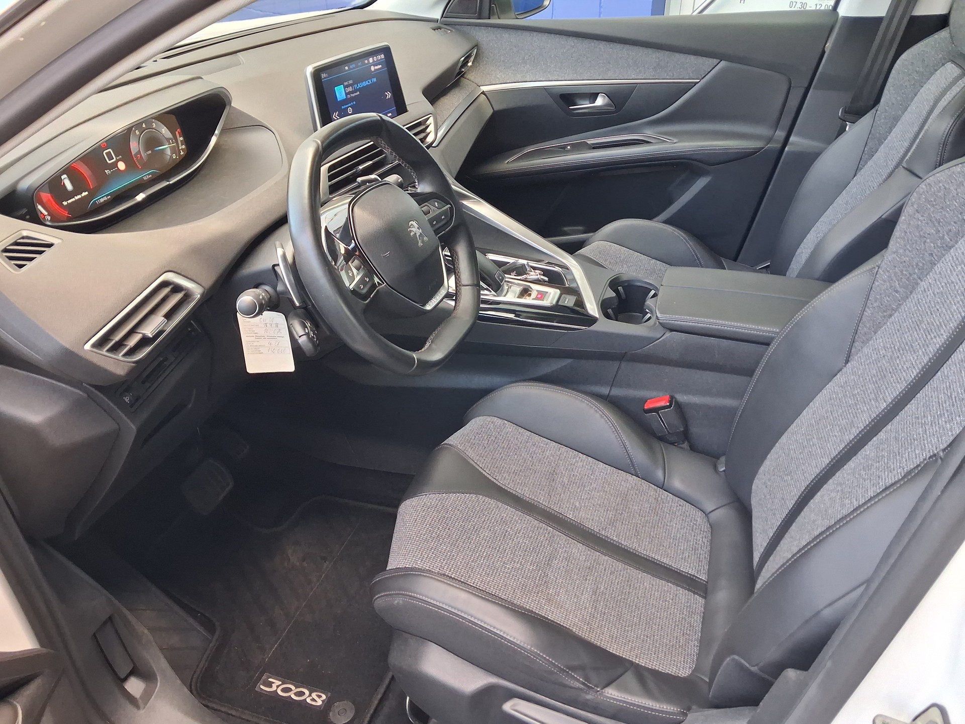 PEUGEOT 3008 1.6 THP Allure-image-6