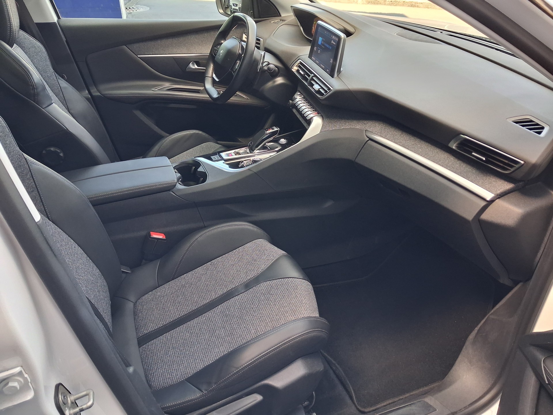 PEUGEOT 3008 1.6 THP Allure-image-7