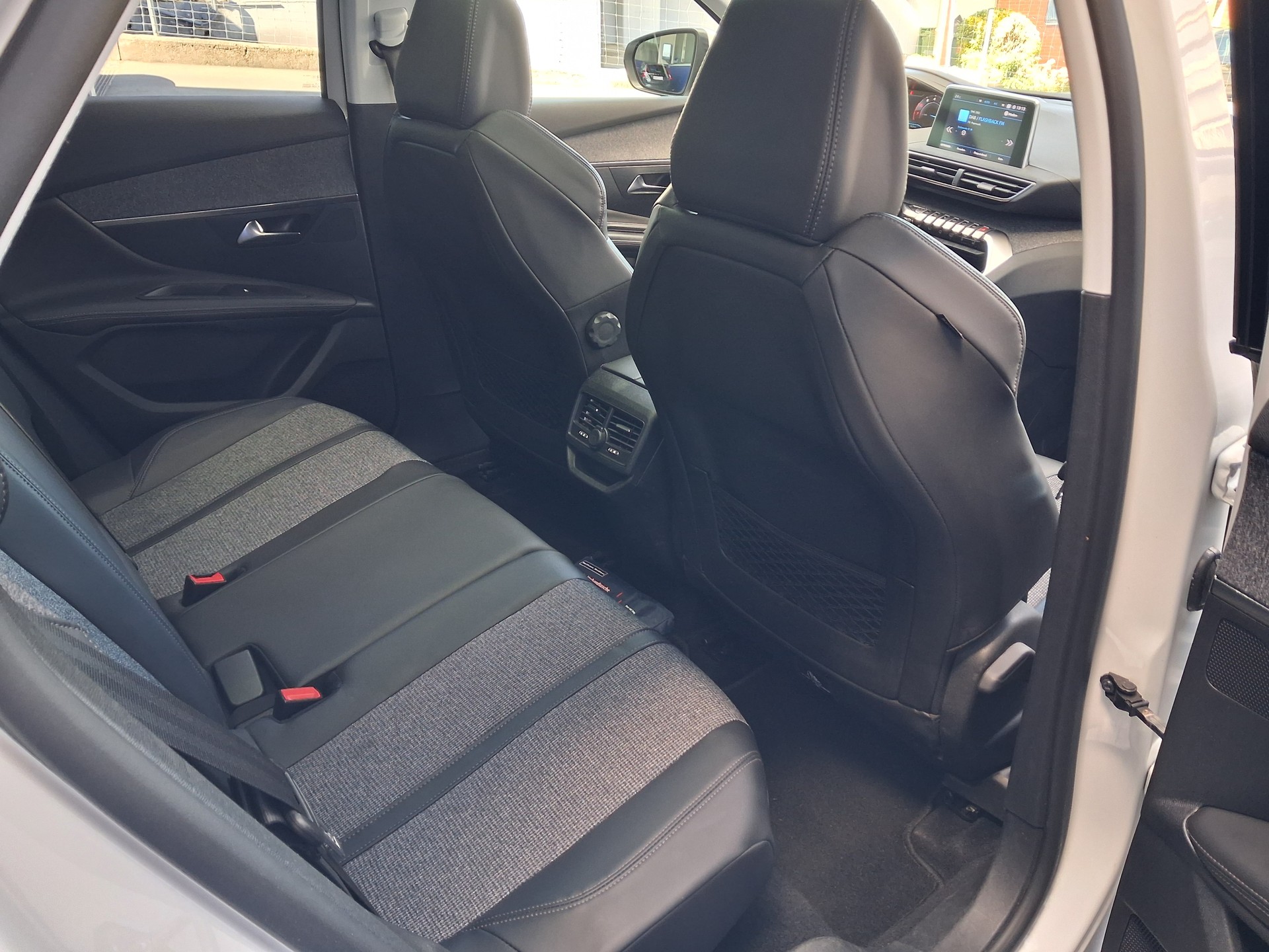 PEUGEOT 3008 1.6 THP Allure-image-9