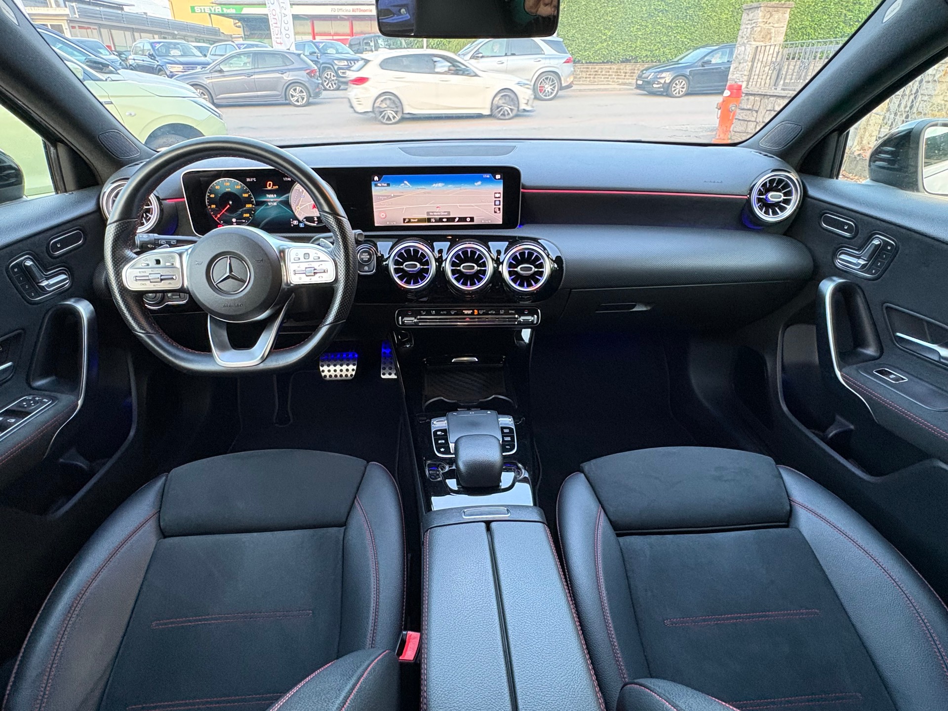 MERCEDES-BENZ A 220 AMG Line 7G-DCT 4Matic-image-12