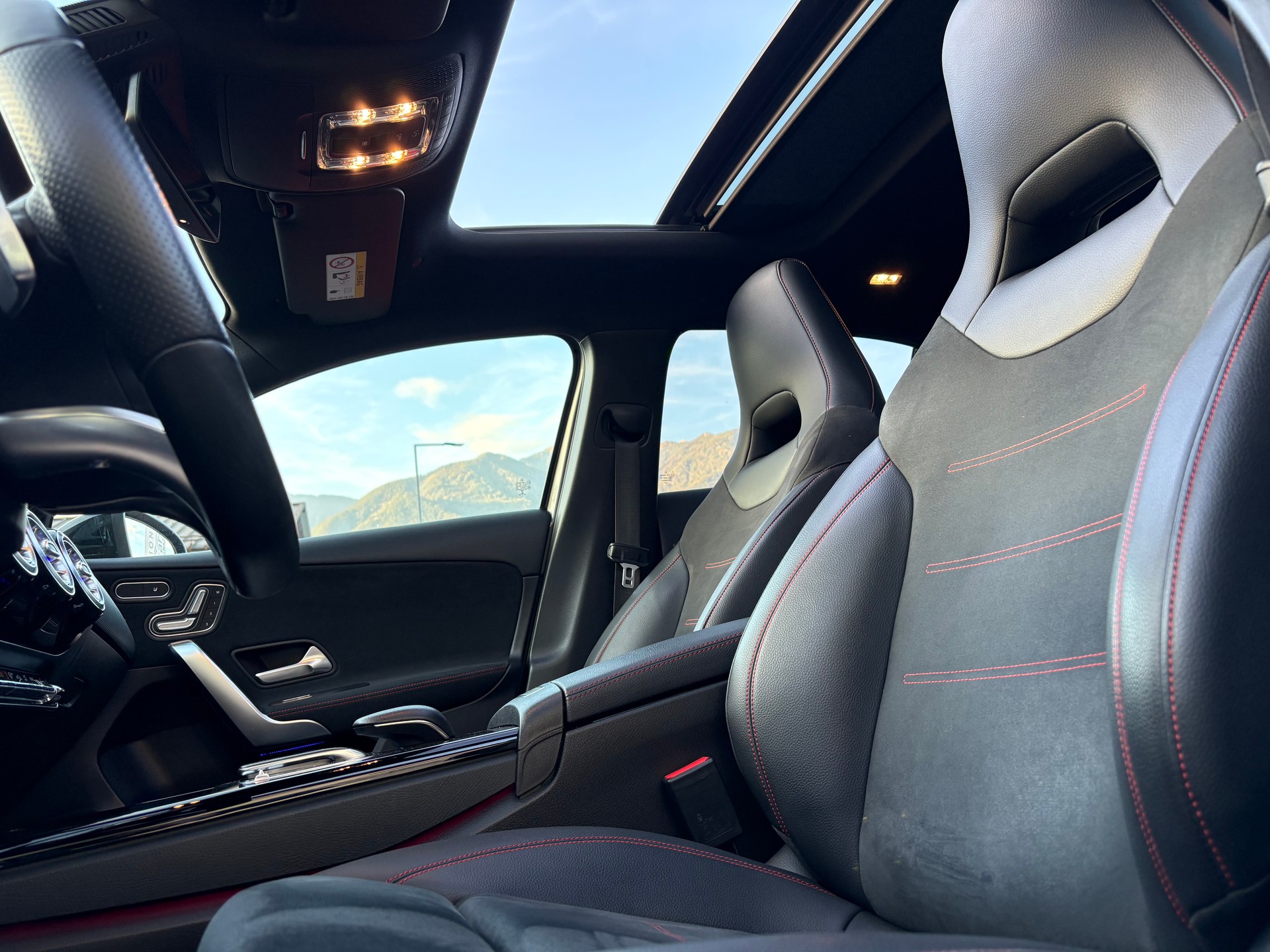 MERCEDES-BENZ A 220 AMG Line 7G-DCT 4Matic-image-10