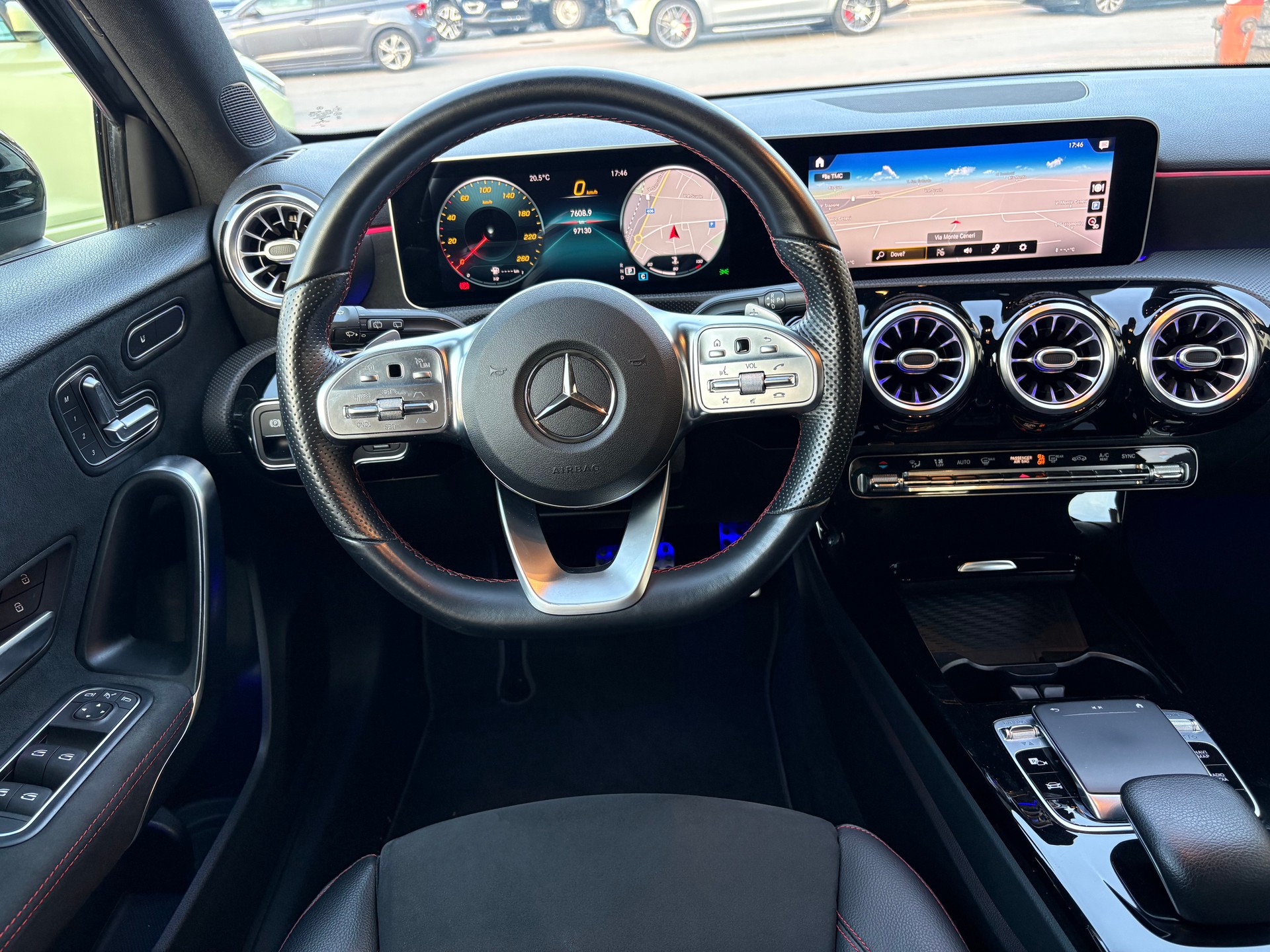 MERCEDES-BENZ A 220 AMG Line 7G-DCT 4Matic-image-13