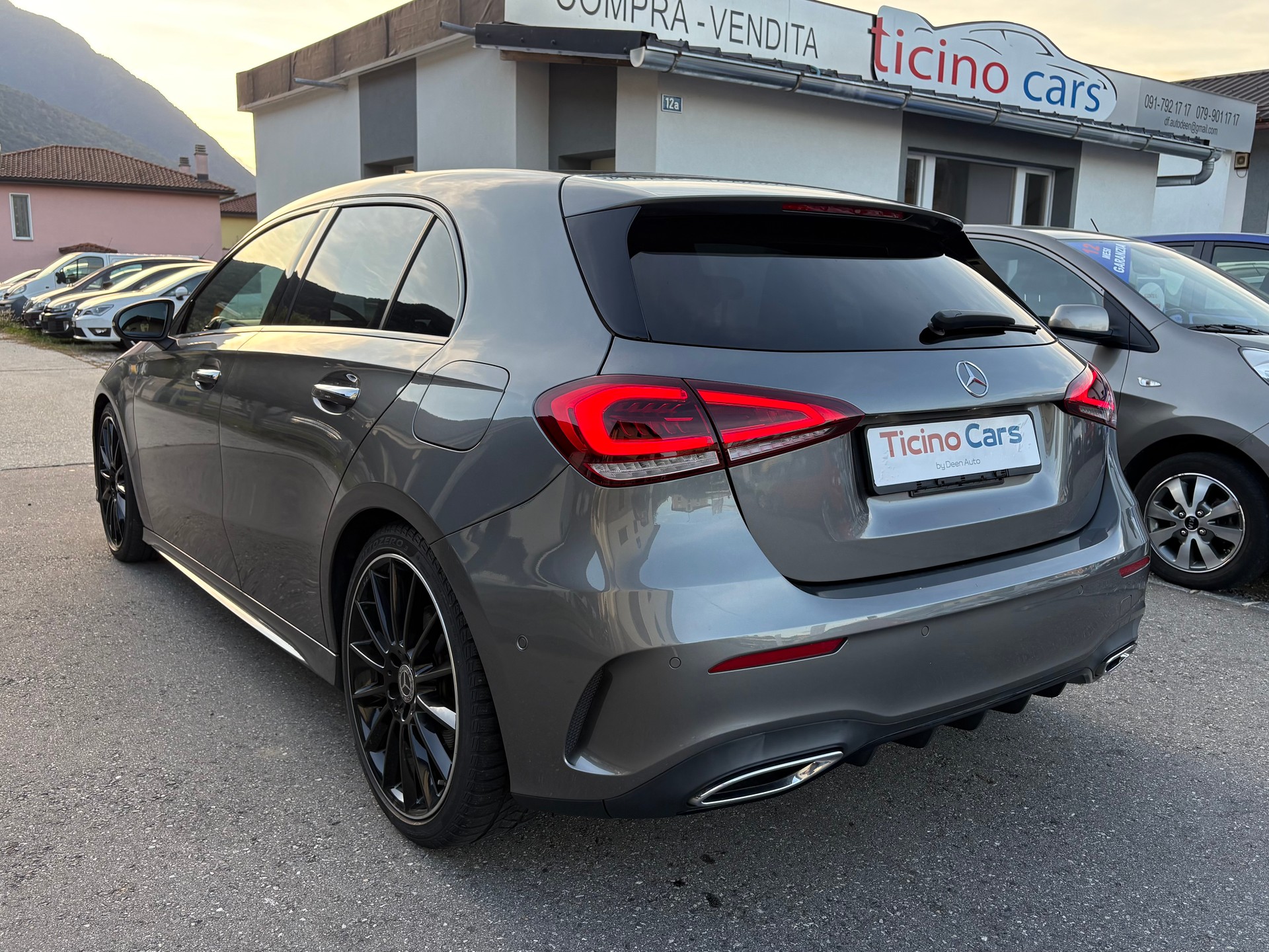 MERCEDES-BENZ A 220 AMG Line 7G-DCT 4Matic-image-2