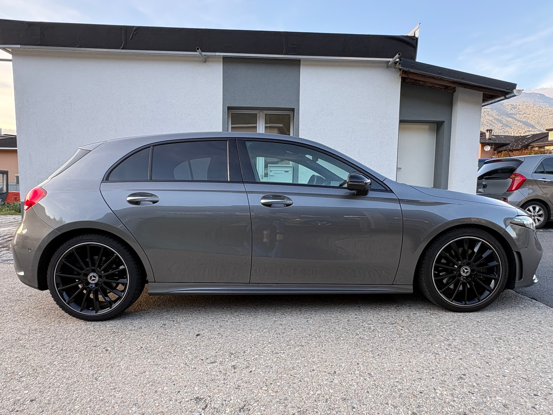 MERCEDES-BENZ A 220 AMG Line 7G-DCT 4Matic-image-7