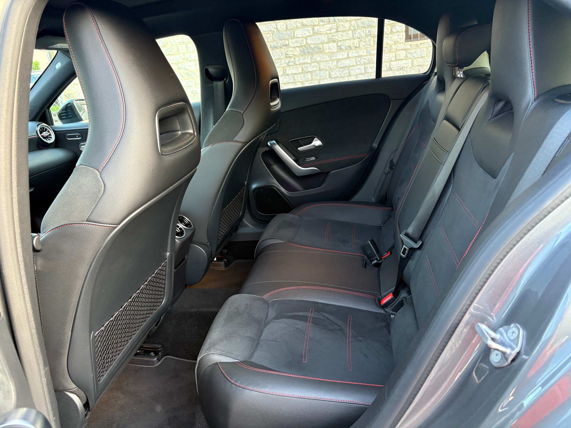MERCEDES-BENZ A 220 AMG Line 7G-DCT 4Matic-image-11