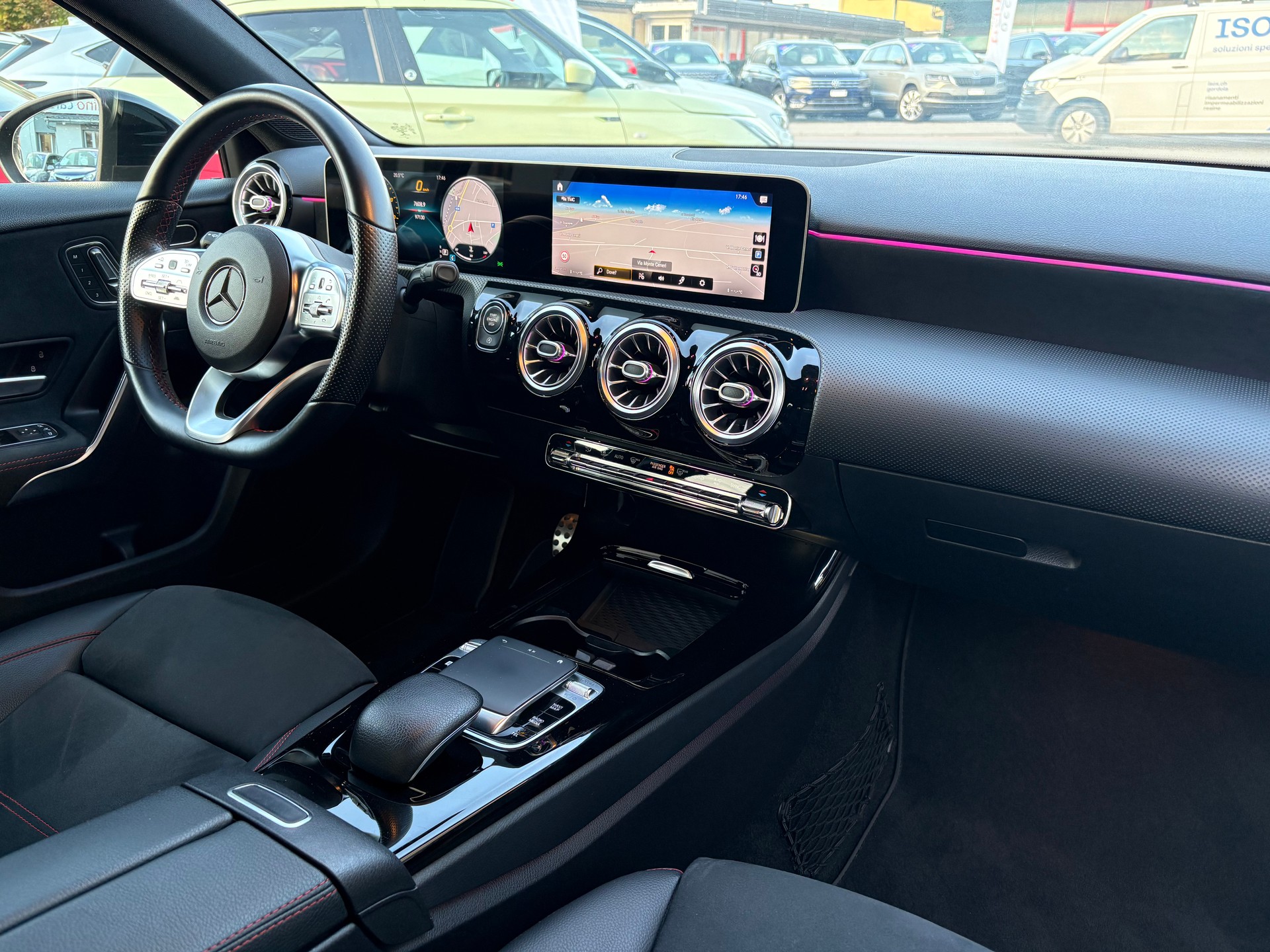 MERCEDES-BENZ A 220 AMG Line 7G-DCT 4Matic-image-9