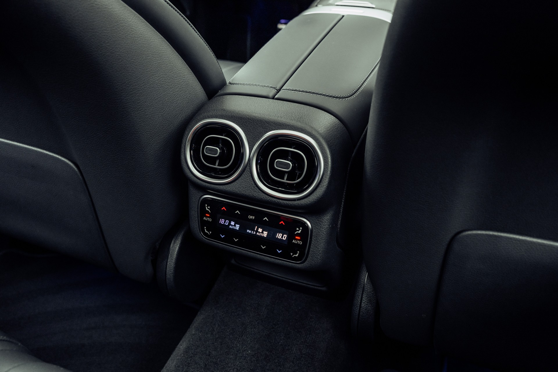 MERCEDES-BENZ GLC 43 AMG Executive Edition 4Matic 9G-Tronic-image-17