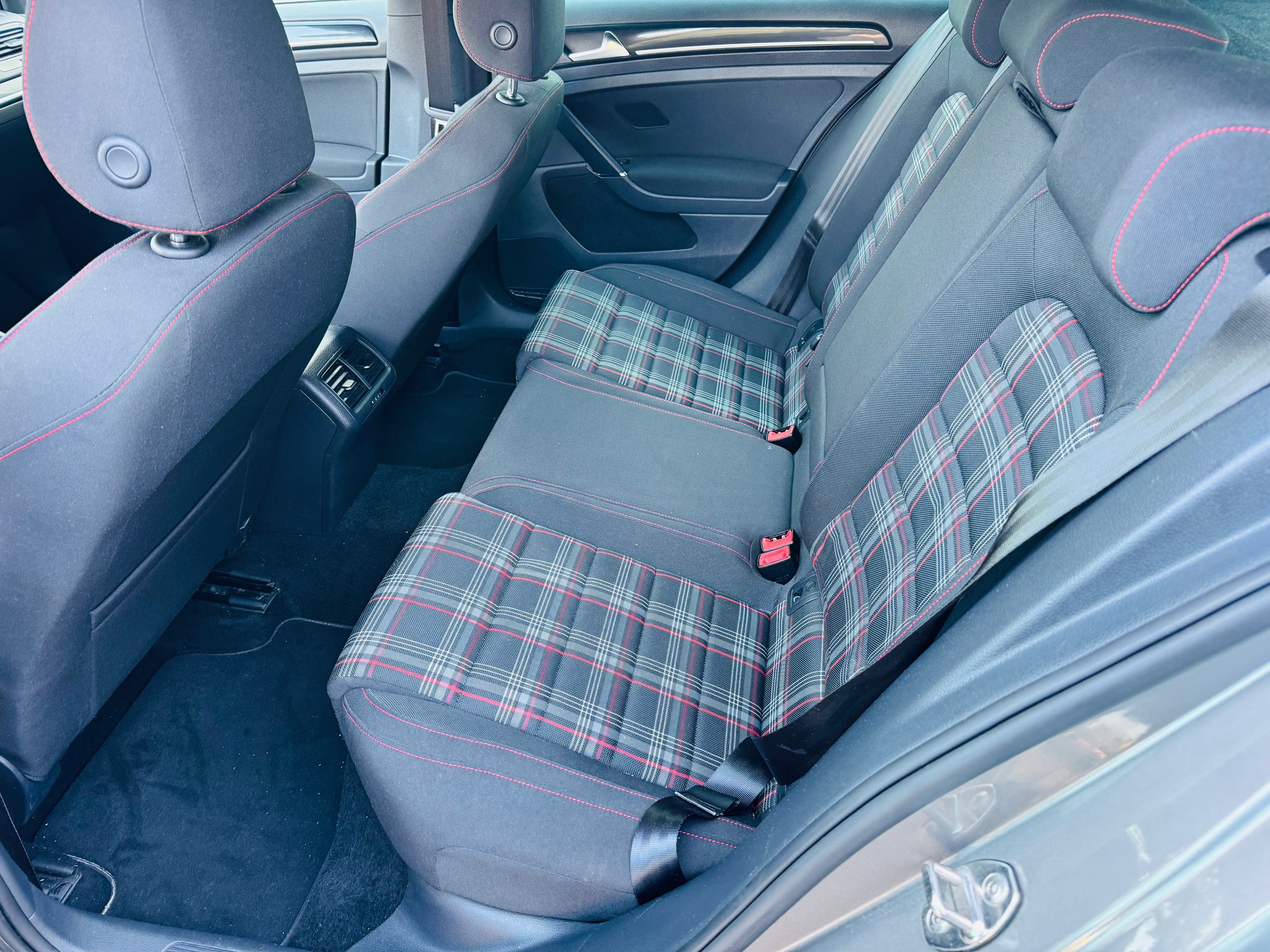 VW Golf 2.0 TSI GTI Performance DSG-image-9