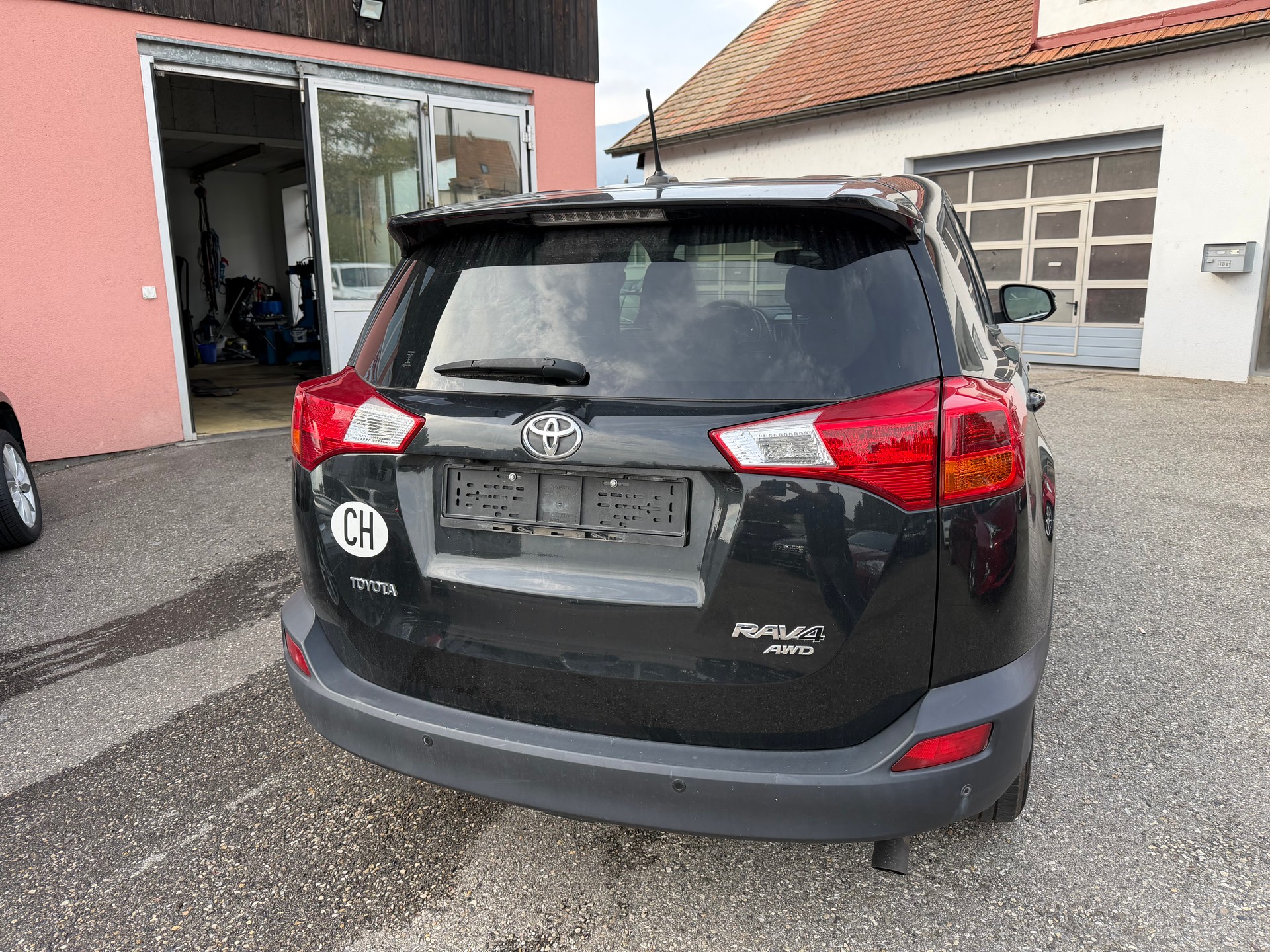 TOYOTA RAV-4 2.2D-CAT Sol Premium AT-image-2