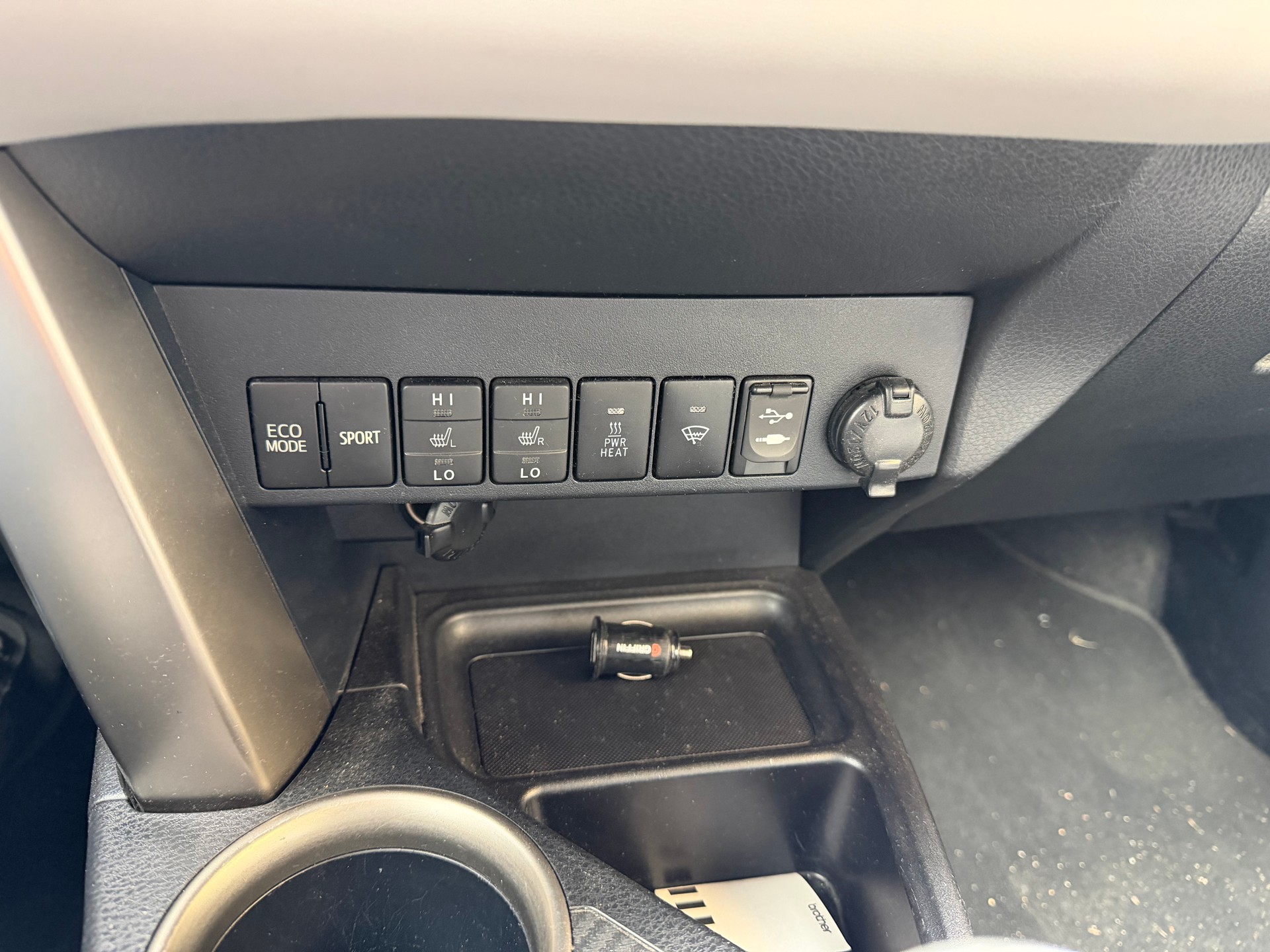 TOYOTA RAV-4 2.2D-CAT Sol Premium AT-image-9