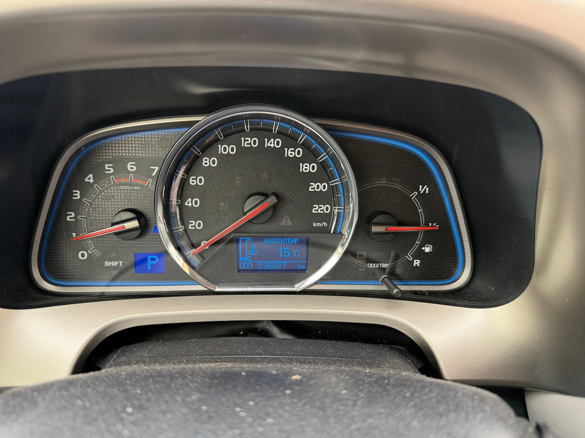 TOYOTA RAV-4 2.2D-CAT Sol Premium AT-image-7