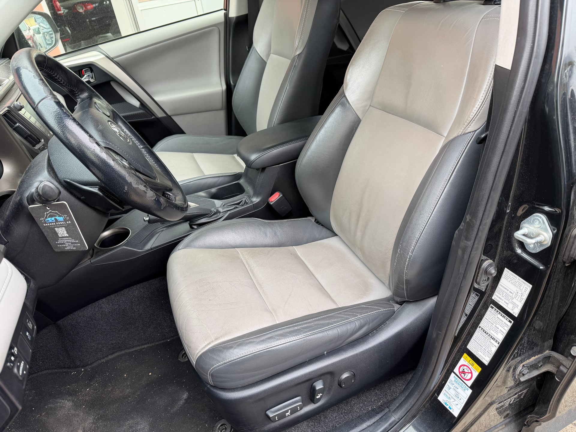 TOYOTA RAV-4 2.2D-CAT Sol Premium AT-image-11