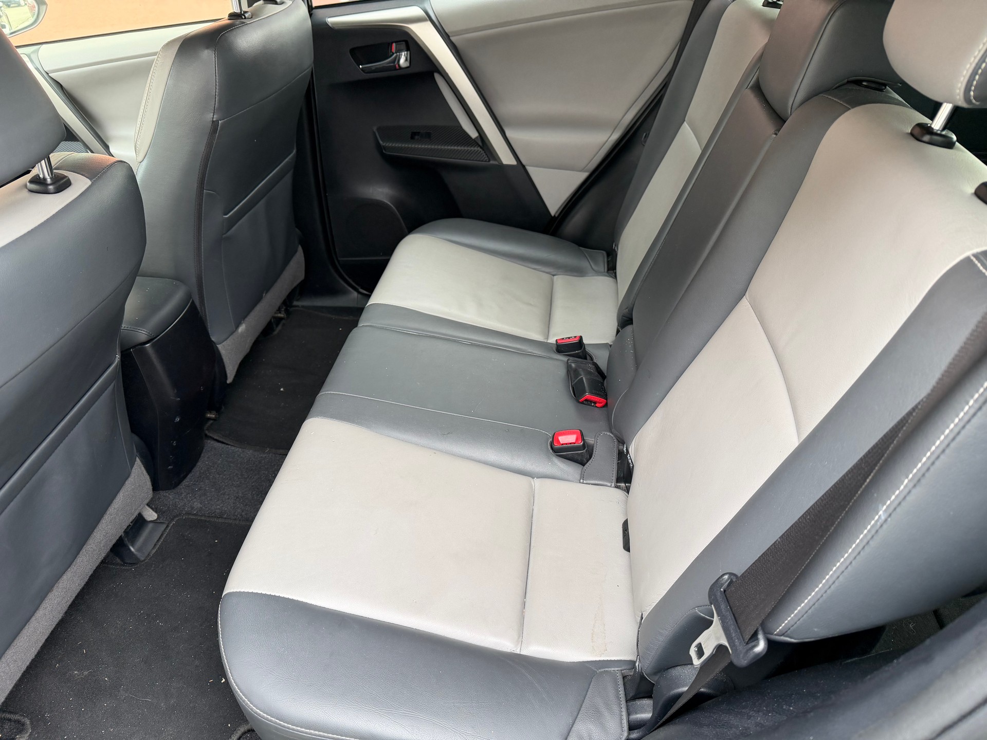 TOYOTA RAV-4 2.2D-CAT Sol Premium AT-image-12