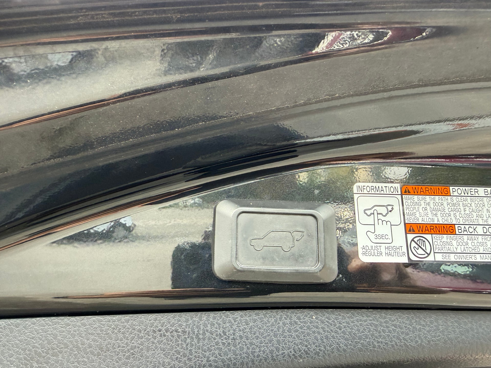 TOYOTA RAV-4 2.2D-CAT Sol Premium AT-image-6
