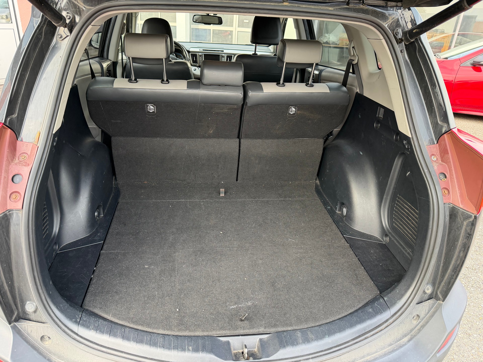 TOYOTA RAV-4 2.2D-CAT Sol Premium AT-image-5