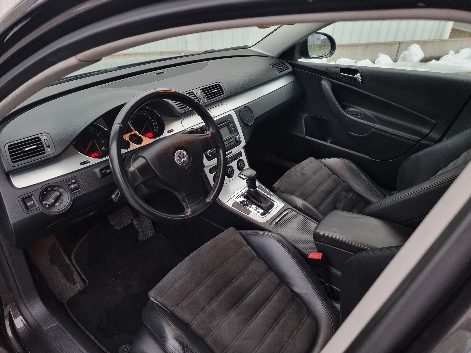 VW Passat 2.0 FSI Highline-image-12