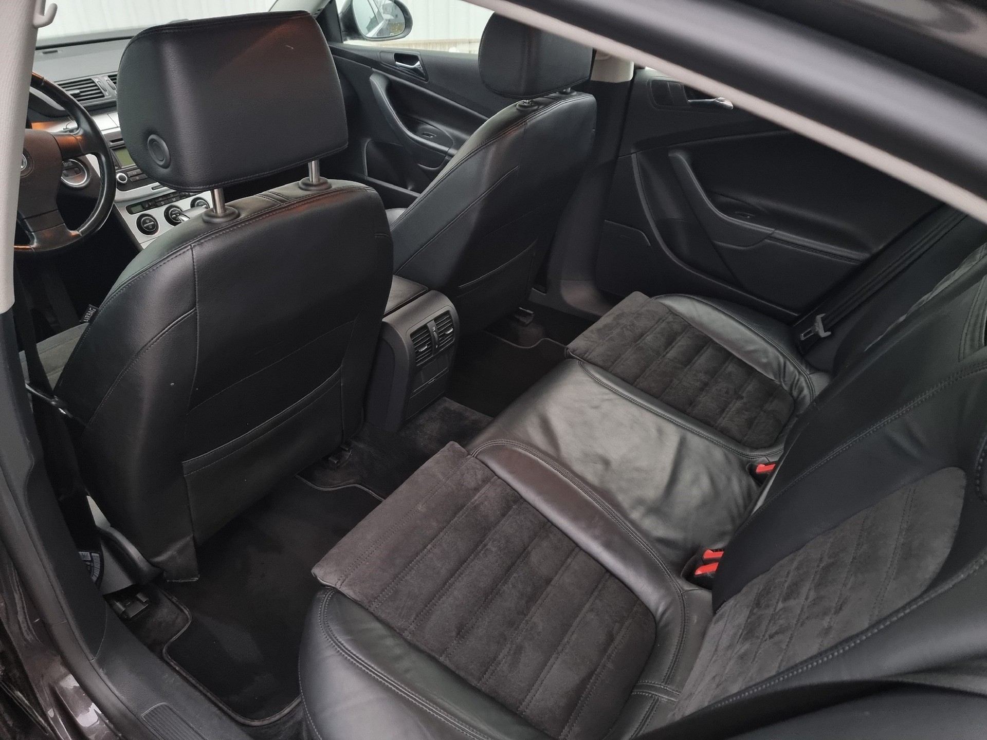 VW Passat 2.0 FSI Highline-image-15