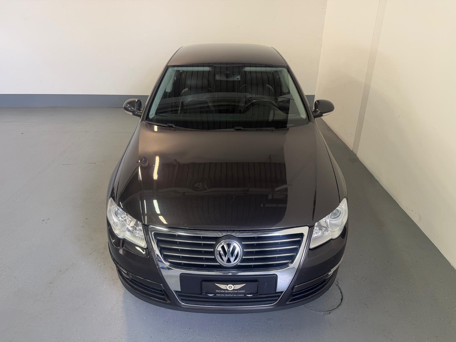 VW Passat 2.0 FSI Highline-showroom-element-3
