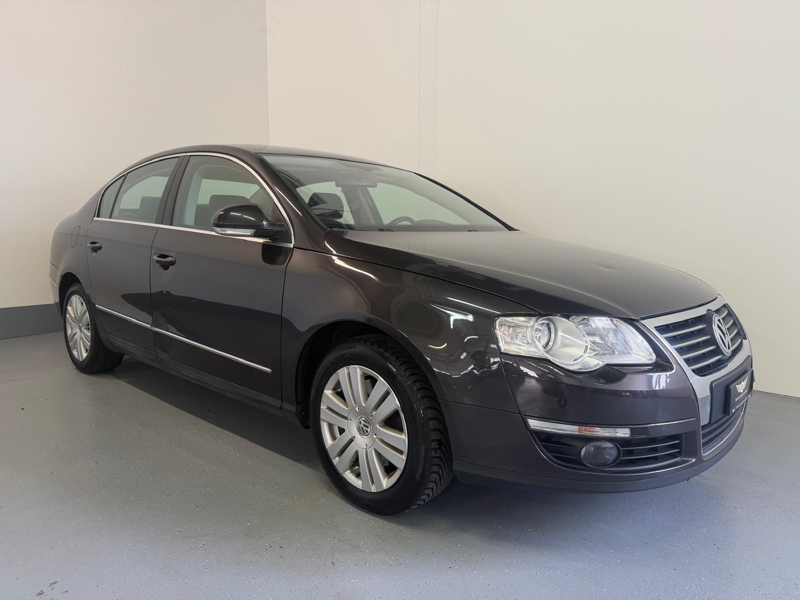 VW Passat 2.0 FSI Highline-showroom-element-2