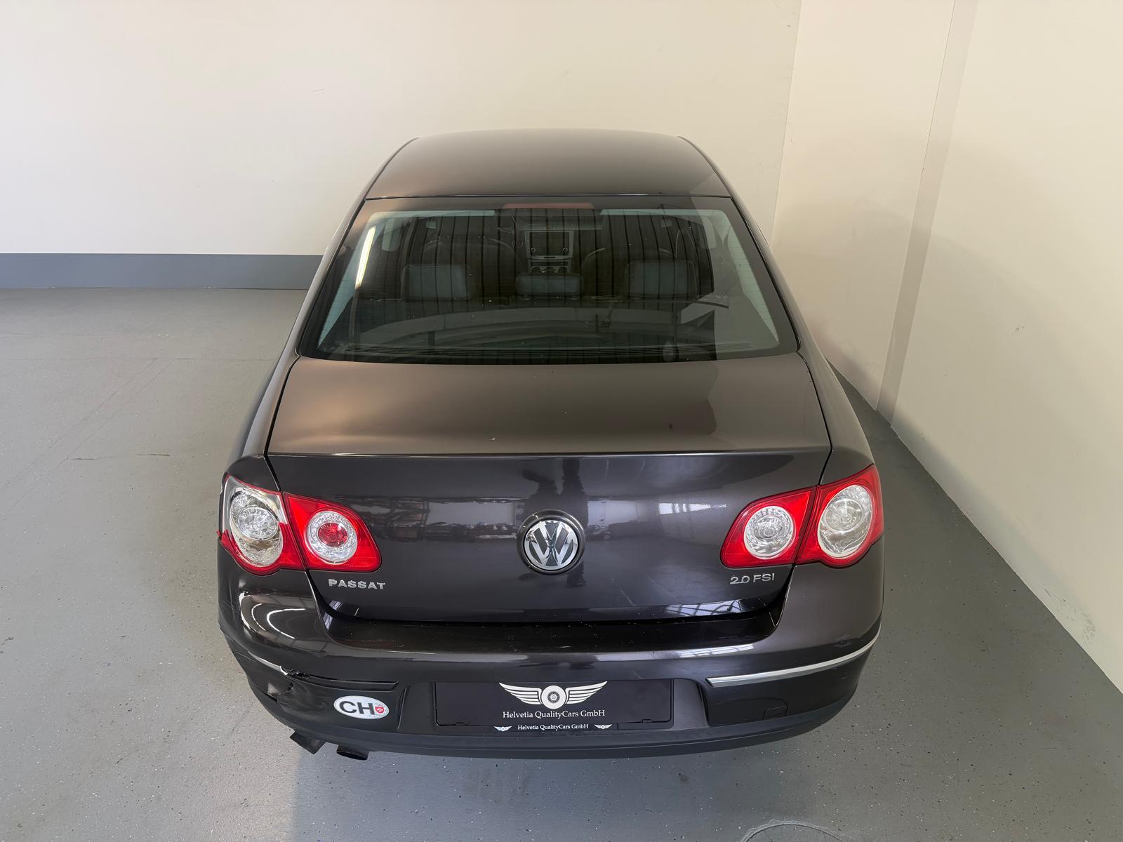 VW Passat 2.0 FSI Highline-image-12