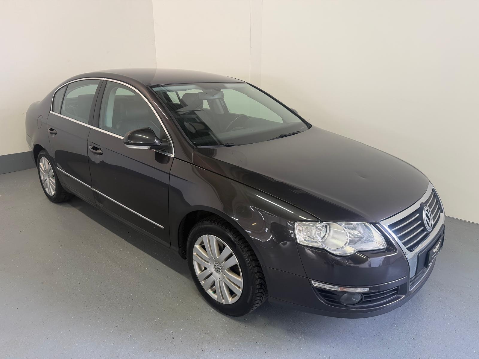 VW Passat 2.0 FSI Highline-showroom-element-1
