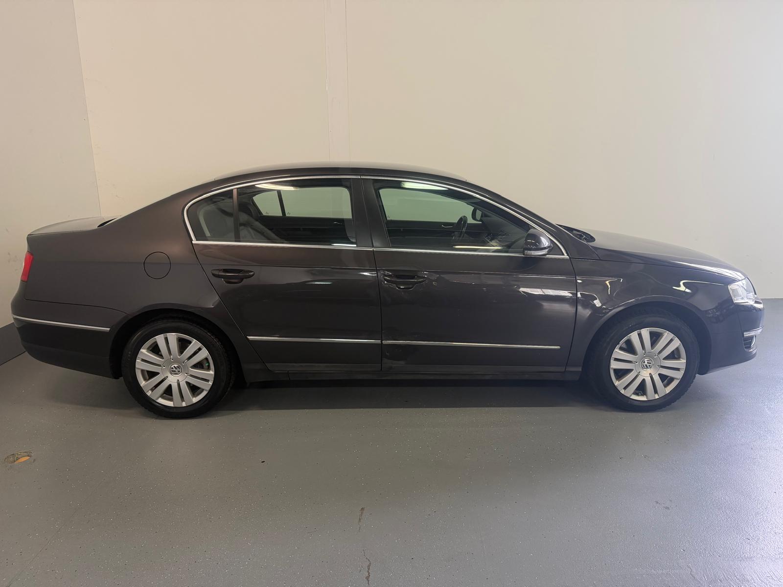 VW Passat 2.0 FSI Highline-image-6